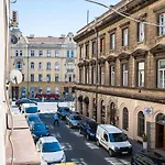 Modern 1Bdr Apartment Near City Center